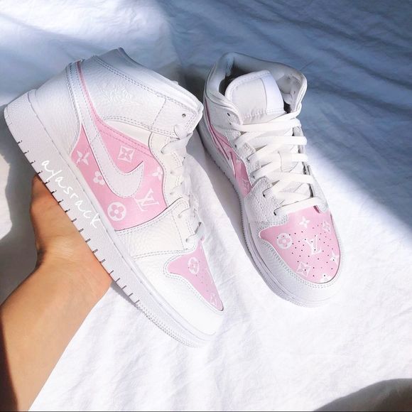 Pink Dior Jordens Custom Painted Air Jordan Mid